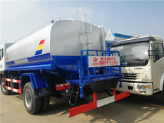 高效環保，專業守護——城市清潔與綠化好幫手 灑水車